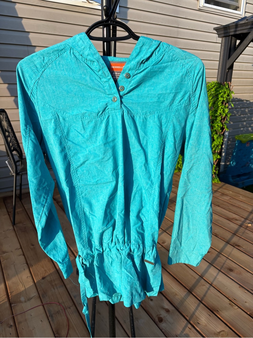 Merrell, woman small Lightweight Turquoise shirt/jacket SPF30+